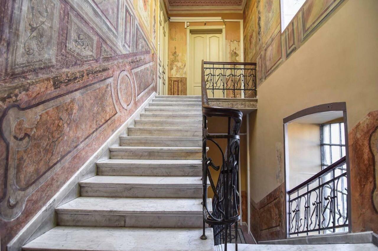 Old - Gold Gala Lägenhet Tbilisi Exteriör bild